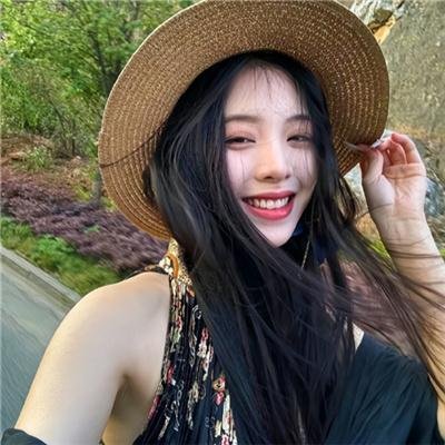 照片里的伴娘